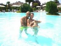 toti 3 la piscina!!